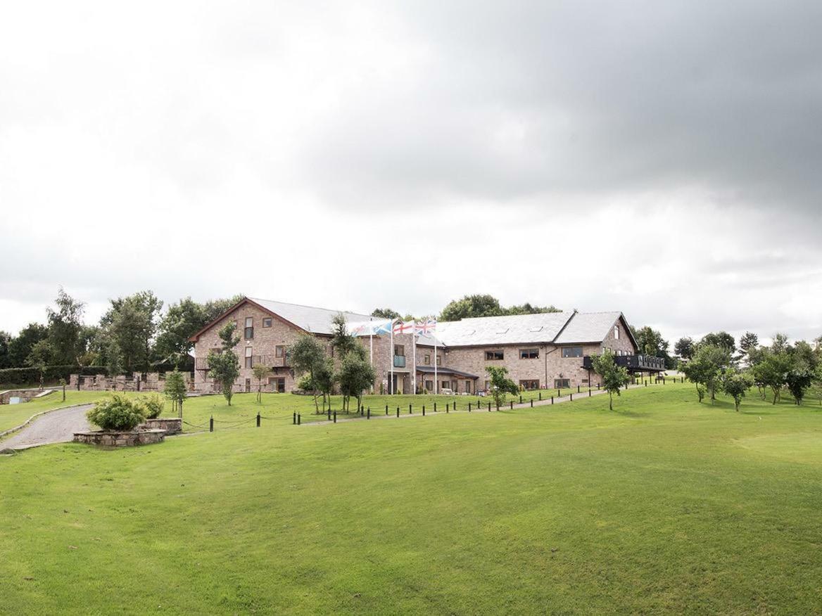 Oak Royal Hotel, Golf And Country Club Chorley  Exterior foto
